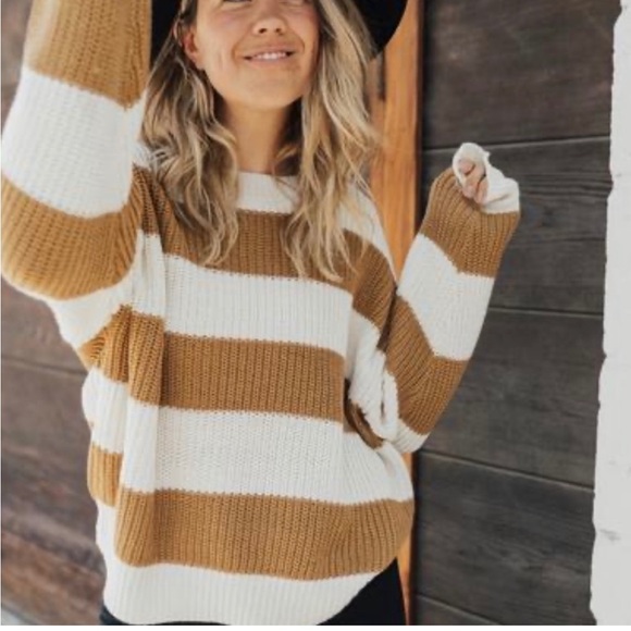 Carly Jean Los Angeles Sweaters - VGUC Carly Jean Los Angeles Normandy Sweater